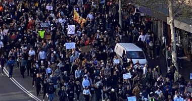 عشرات الآلاف من الأشخاص يتظاهرون في مدن أوربية احتجاجا على قيود مكافحة كوفيد19