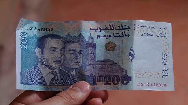 إيقاف متهم بحيازة وترويج أوراق مالية مزورة من العملة الوطنية بوادي زم