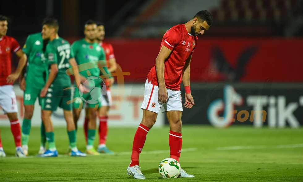 فريق الرجاء البيضاوي يحتج بشأن التحكيم الكارثي في المقابلة التي جمعته بالأهلي المصري