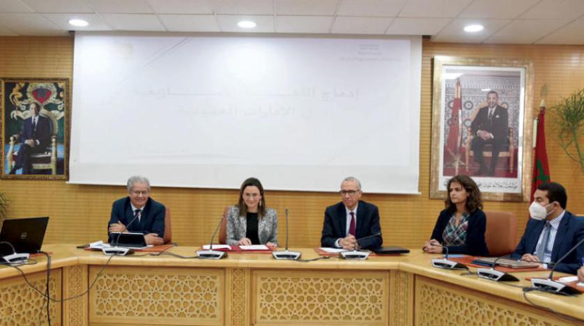 بحث سبل تفعيل الإجراءات المتعلقة بإدماج اللغة الأمازيغية في الإدارات العمومية