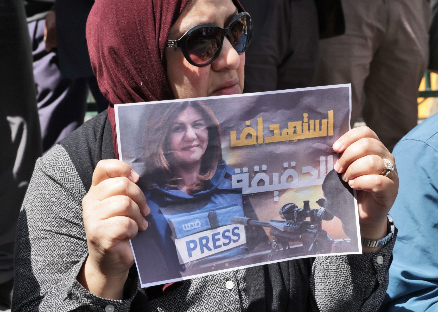 كيف يمكن حماية الصحفيين أثناء أداء واجبهم في جبهات التوتر؟