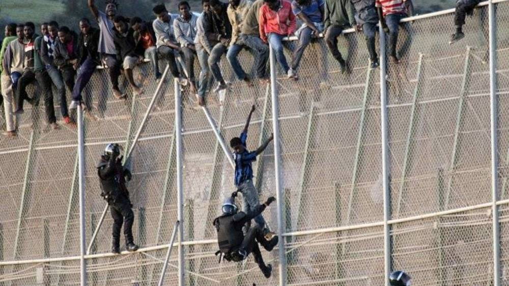 هجوم المهاجرين غير القانونيين على المعبر الحدودي عنيف ومنظم ومخطط له سلفا