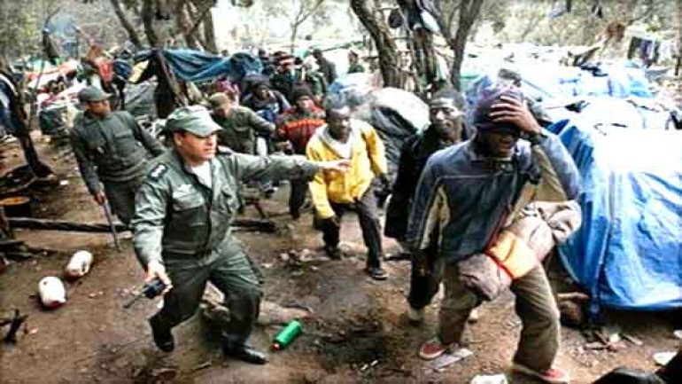 عناصر القوات العمومية تتعرض لهجوم خطير من طرف مهاجرين أفارقة غير شرعيين