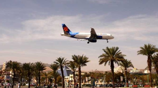 A picture taken on February 24, 2011 shows a Israir company plane landing at the airport in the centre of the Israeli Red Sea resort of Eilat. AFP PHOTO/JACK GUEZ (Photo by JACK GUEZ / AFP)