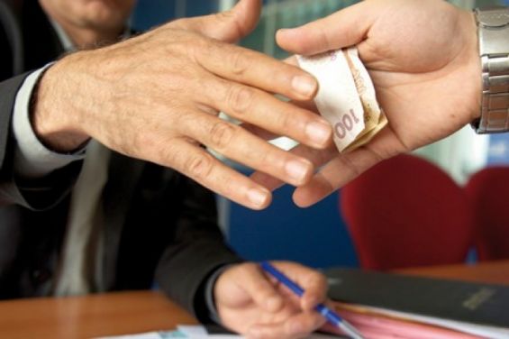 ضابط أمن ممتاز متهم بقبول مزية مادية على سبيل رشوة من مواطن
