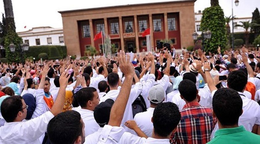 طلبة كليات الطب والصيدلة وطب الأسنان  يقاطعون الدروس النظرية والتداريب الميدانية