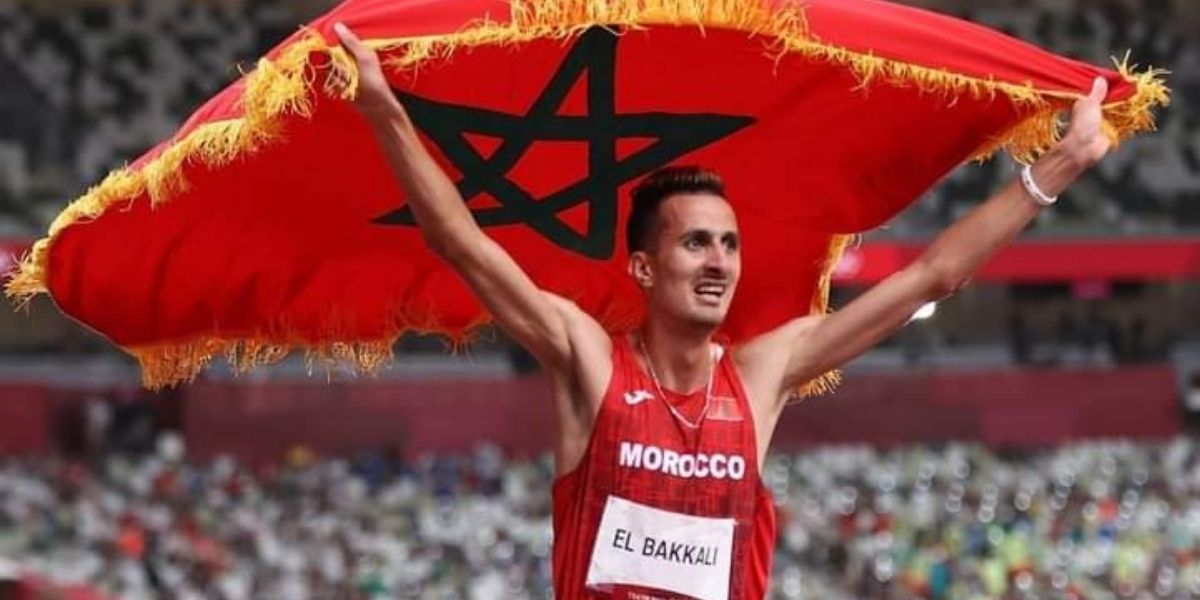 العداء المغربي سفيان البقالي يفوز ببطولة العالم  في سباق 3000متر موانع بأمريكا