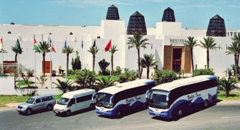 فيدرالية النقل السياحي متدمرة من ارتفاع أسعار المحروقات وتهدد بالعودة إلى الاحتجاج