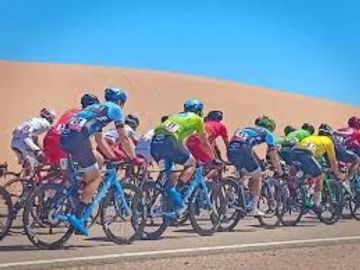40 متسابقة من أوربا والمغرب في لحاق الصحراء الدولي النسوي للدراجات