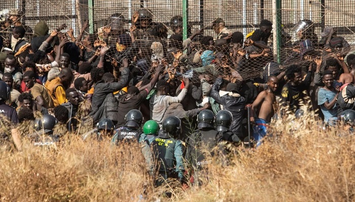 المغرب يبحث مع “الأنتربول” عن 64 شخص متورطين في فاجعة مليلية