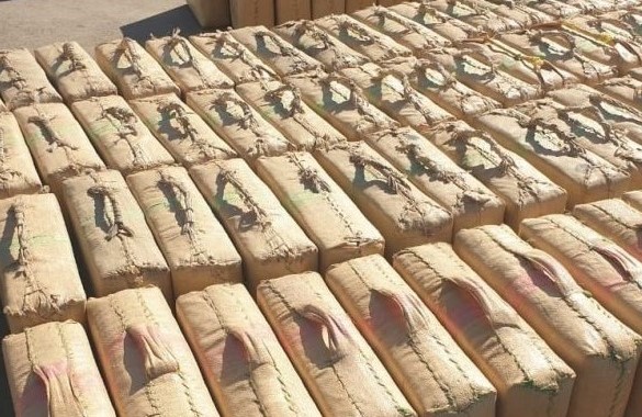 توقيف 3 أشخاص للاشتباه في ارتباطهم بشبكة إجرامية متورطة في محاولة تهريب المخدرات