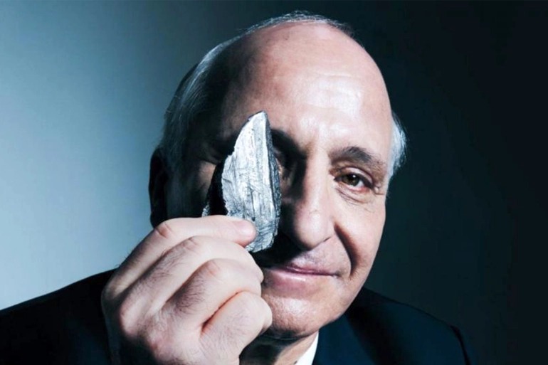 عالم مغربي يضع براءة اختراع لشاحن بطارية