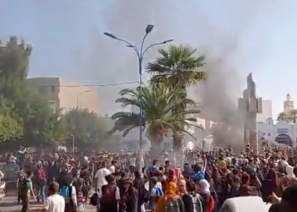 احتجاج عائلات مفقودي حادثة غرق مركب الهجرة السرية