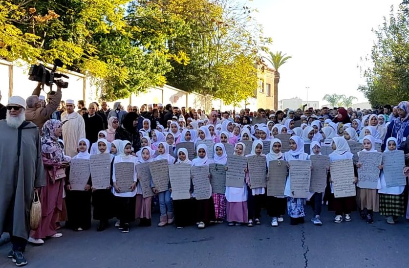 أصوات المصلين تتعالى بمختلف مساجد ومصليات المملكة استدرارا لرحمة الله