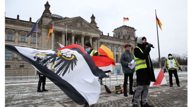 حركة مواطني الرايخ: الجماعة التي يُتهم أعضاء فيها بالتخطيط لانقلاب في ألمانيا