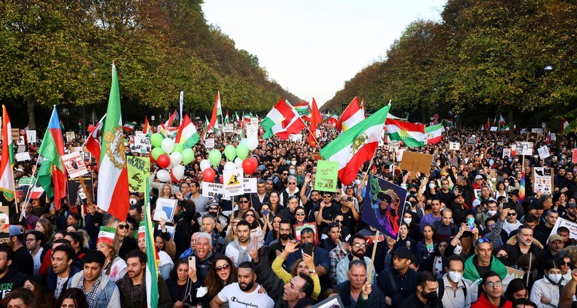 FILE PHOTO: Demonstrators protest following the death of Mahsa Amini in Iran, in Berlin, Germany, October, 22, 2022. REUTERS/Christian Mang/File Photo