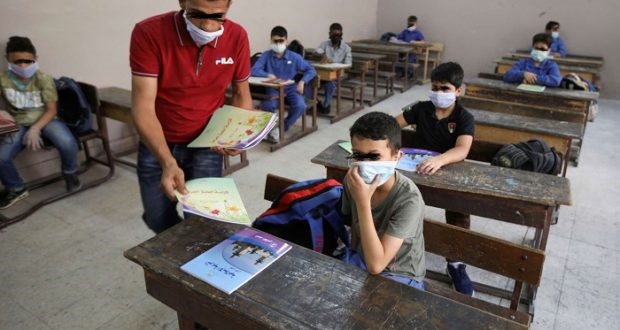 أيها المدرس لا تعطيني سمكة بل علمني كيف أصطاد