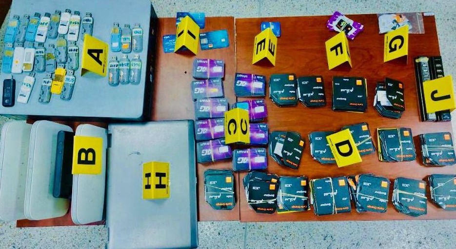 مقرصن مشتبه فيه للمكالمات الدولية الهاتفية في قبضة الشرطة