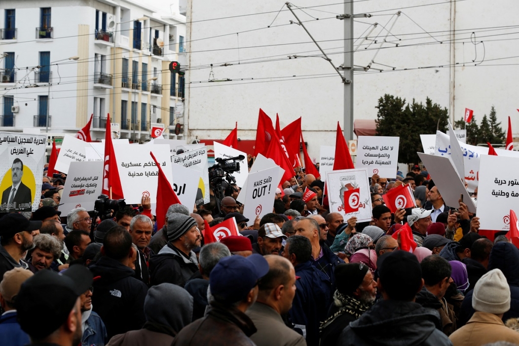 Demonstrators attend a protest against Tunisian President Kais Saied, on the anniversary of the 2011 uprising, in Tunis, Tunisia January 14, 2023. REUTERS/Zoubeir Souissi