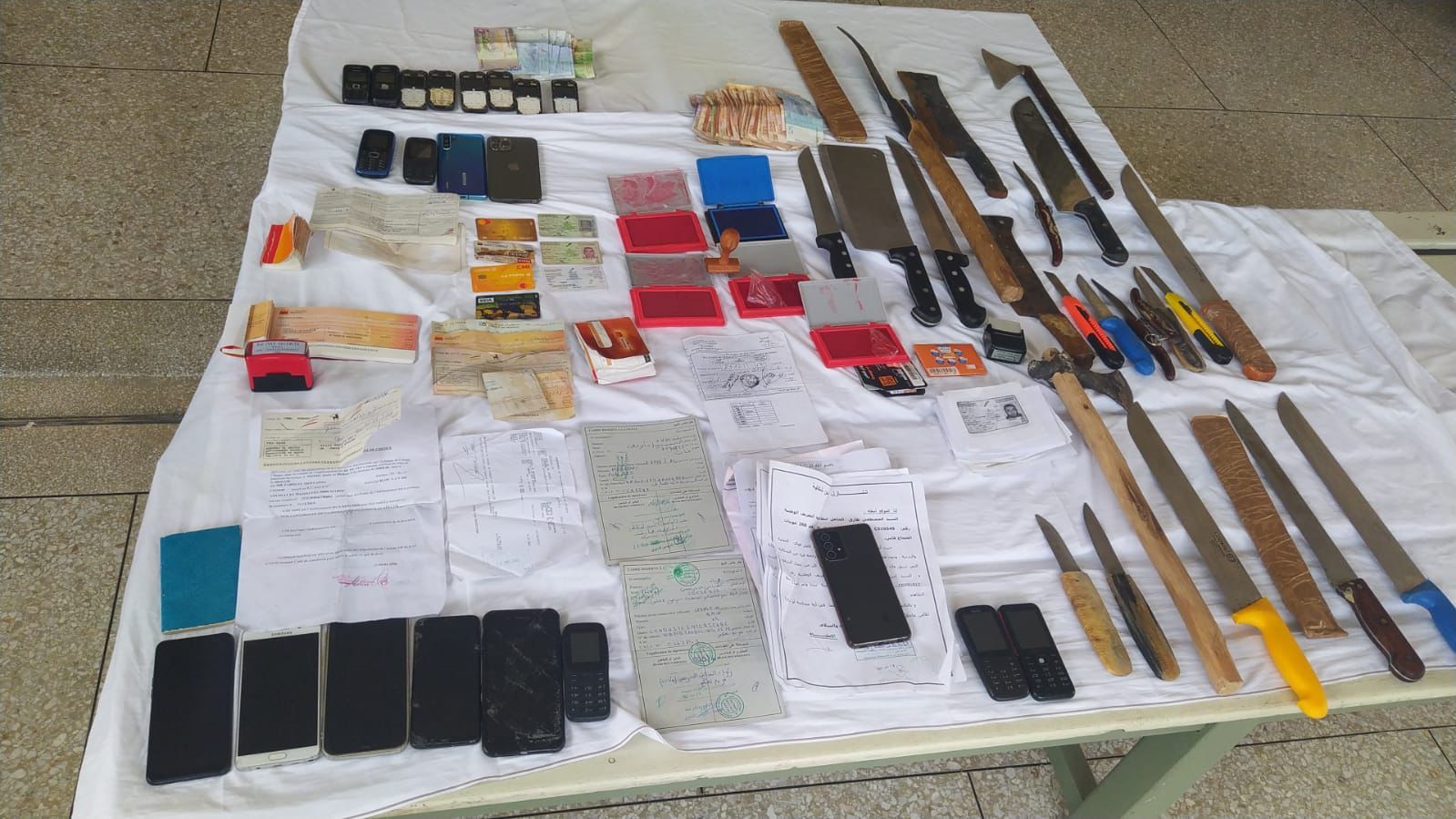 توقيف سبعة أشخاص للاشتباه في تورطهم في أعمال ابتزاز والتهديد بارتكاب جنايات وجنح ضد الأشخاص والممتلكات