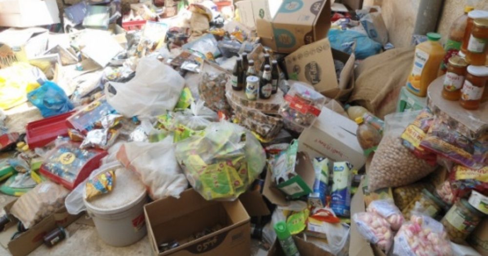 حجز مواد غذائية وأخرى فاسدة في مستودع غير مرخص