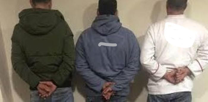 لتحييد خطر ناجم عن ثلاثة أشخاص شرطي يشهر سلاحه الوظيفي لتوقيفهم