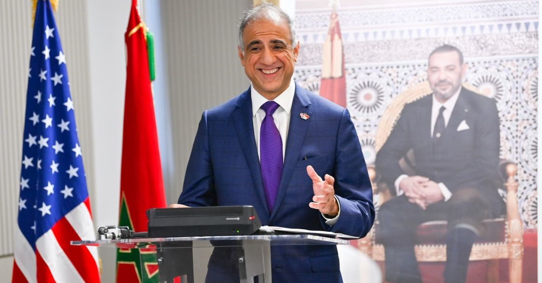سفيرالولايات المتحدة الأمريكية بالمغرب في زيارة لثانوية التحدي بإفران