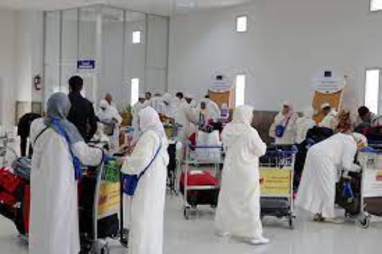 وزارة السياحة تطلب الحجاج المنتقين بإتمام ملف الحج لهذا الموسم