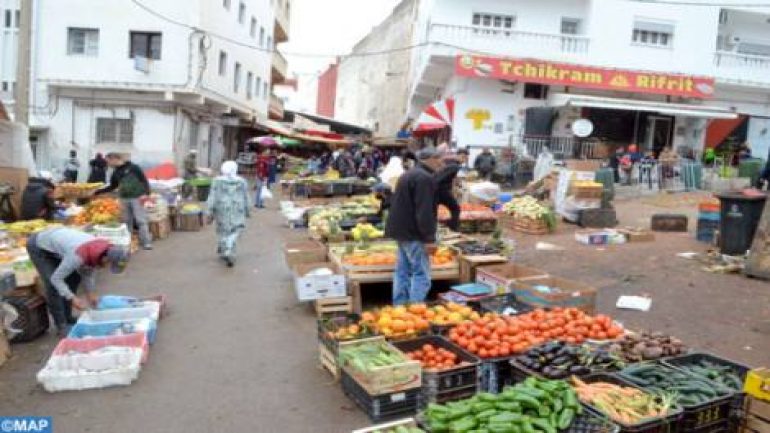 يا سادة الحل والعقد ..حرروا الأرصفة للراجلين