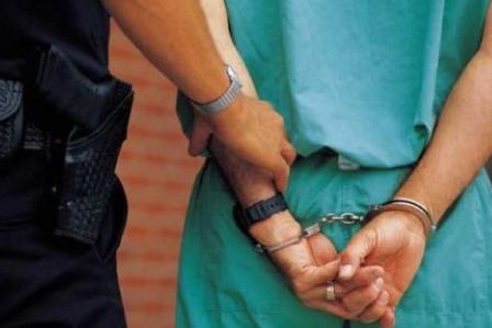 توقيف طبيب ومساعدته للاشتباه في تورطهما في عملية إجهاض قاصر