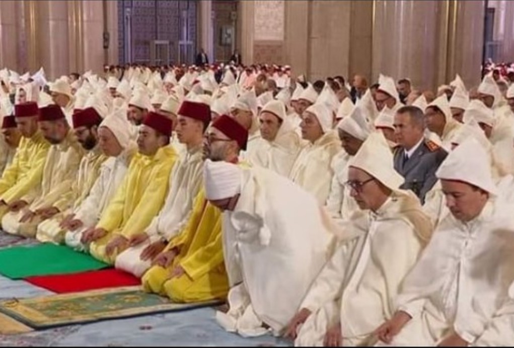 أميرالمؤمنين جلالة الملك يُحيي ليلة القدر ويسلم جوائز “أهل القرآن ”