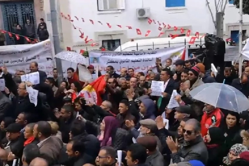 مدرسون نقابيون جزائريون يحذرون من عرقلة ممارسة الحريات النقابية