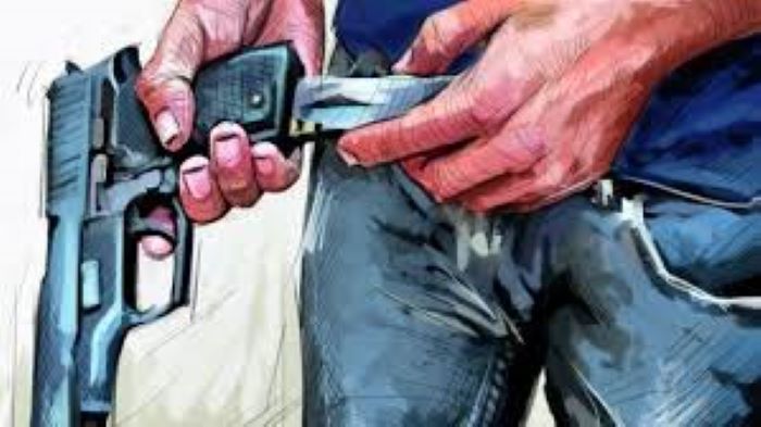 تهديد جدي خطير يدفع مقدم شرطة لاستعمال سلاحه الوظيفي