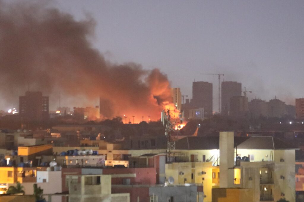 السودان ..460 قتيلاً في 11 ولاية منذ بدء الاشتباكات والمغرب يواصل إجلاء رعاياه