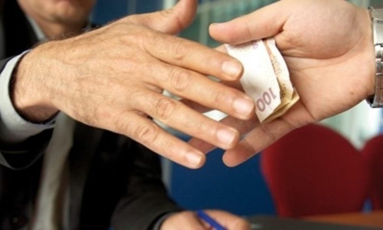 توقيف ضابط شرطة يشتبه في تورطه في قضية تتعلق بالابتزاز والارتشاء