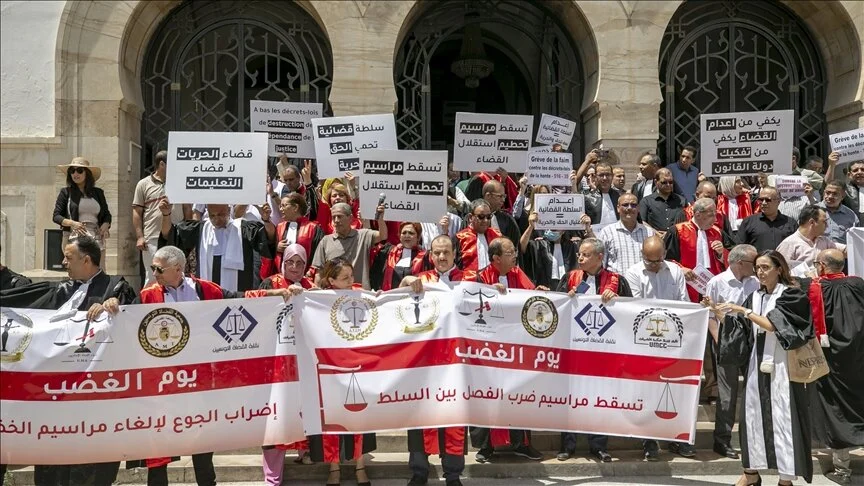 القضاء التونسي يشدد الحكم بالسجن إلى خمس سنوات بحق صحافي 