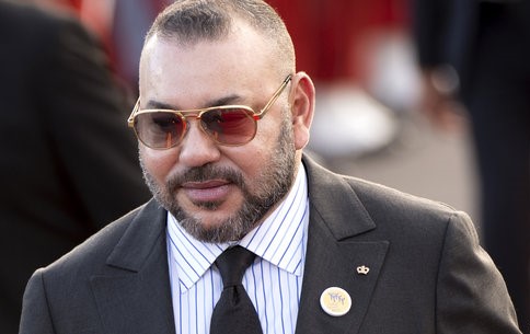 Moroccan King Mohamed VI is seen during a welcome ceremony for the arrival of the Jordanian King at the Royal Palace in Rabat on March 22, 2017. / AFP PHOTO / FADEL SENNA