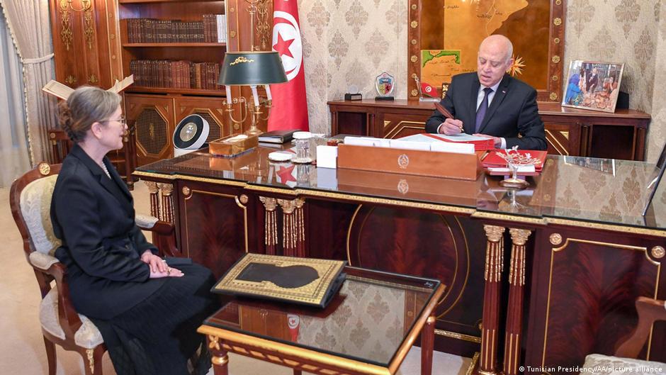 تونس: إقالة رئيسة الحكومة من منصبها دون سبب يذكر