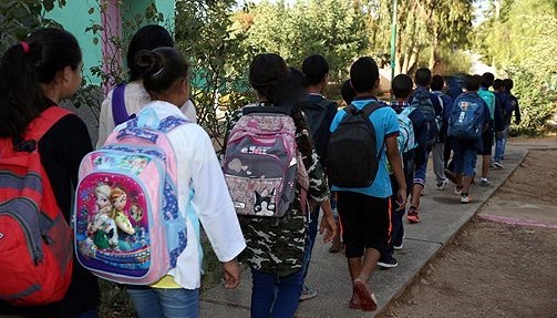 أكثر من 1400 تلميذ يدرسون 3 ساعات يوميا والمديرية تخيرهم بين قبول الوضع أو الانتقال