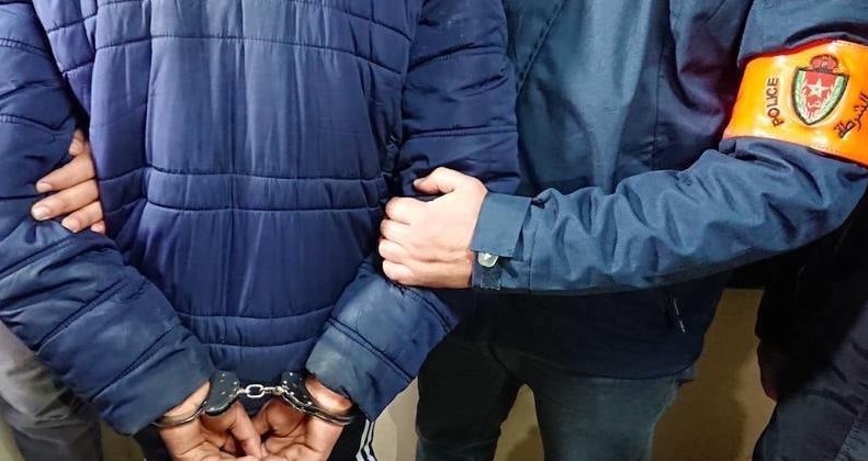 اعتقال شخص بعد فشله في سرقة وكالة لتحويل الأموال