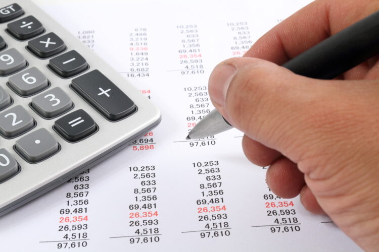 غياب المساواة في الاقتطاع الضريبي المفروض على الدخل