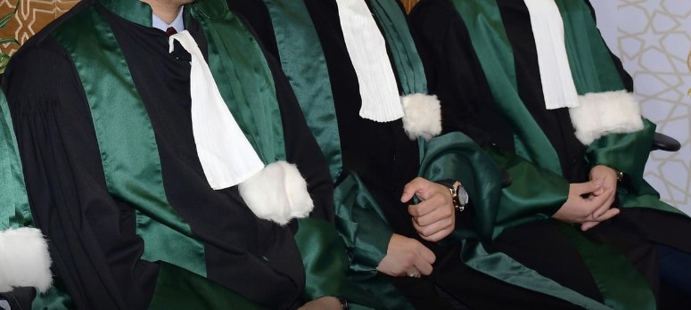 عقوبات تأديبية تصل إلى العزل والتوبيخ  والحرمان من الأجرفي  حق مجموعة من القضاة