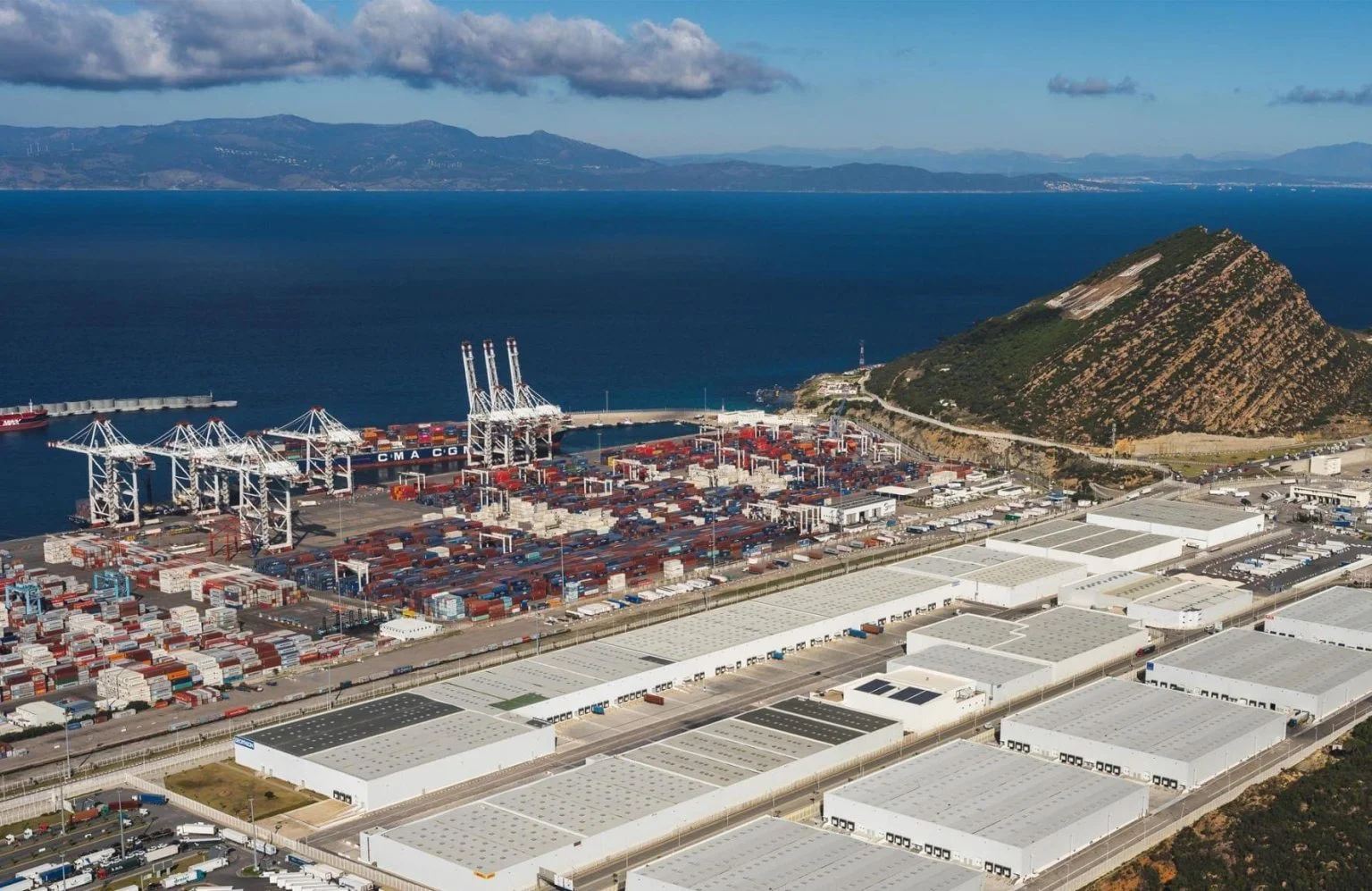 ميناء طنجة.. نظام جديد لدوام الخدمات الجمركية