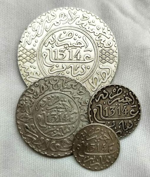 توقيف مهربين لعملات تاريخية مغربية نادرة
