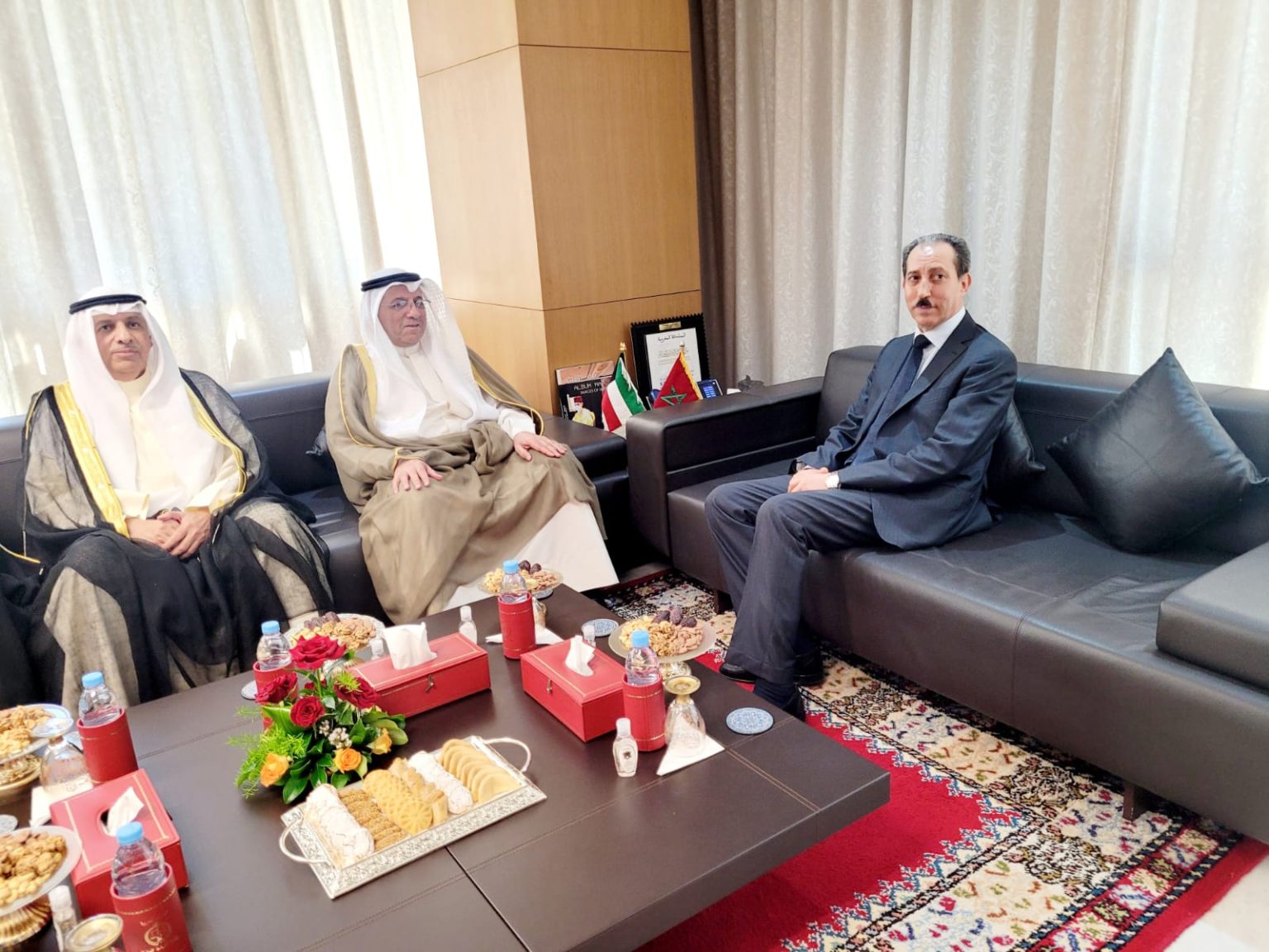مباحثات بين حسن الداكي ورئيس المجلس الأعلى للقضاء الكويتي