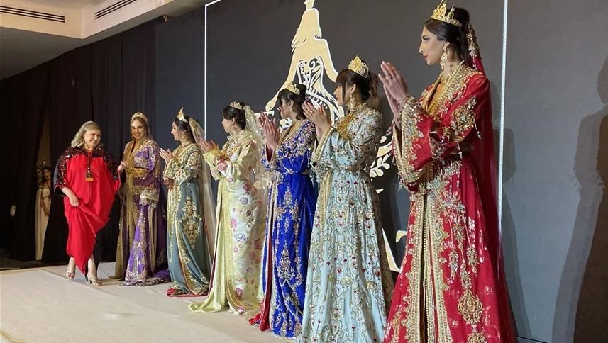 القفطان المغربي الأصيل في معرض الأزياء الشرقية بباريس
