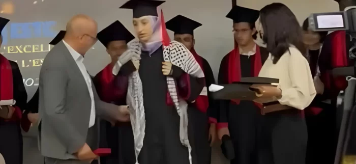 تطورات رفض تسليم شهادة لطالبة متفوقة لارتدائها كوفية فلسطينية 