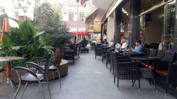 مهنيو المقاهي والمطاعم يطالبون بإلغاء الذعائر والغرامات وإيقاف مساطر التحصيل الجبري