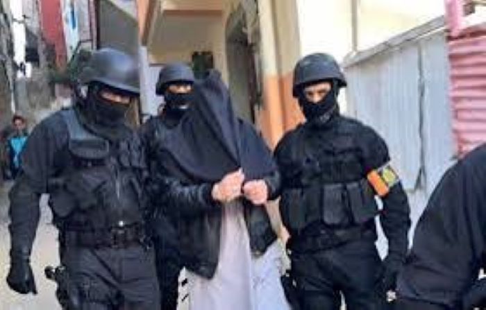 توقيف شخص موال لتنظيم “داعش” للاشتباه بتورطه في التحضير لتنفيذ مشاريع إرهابية