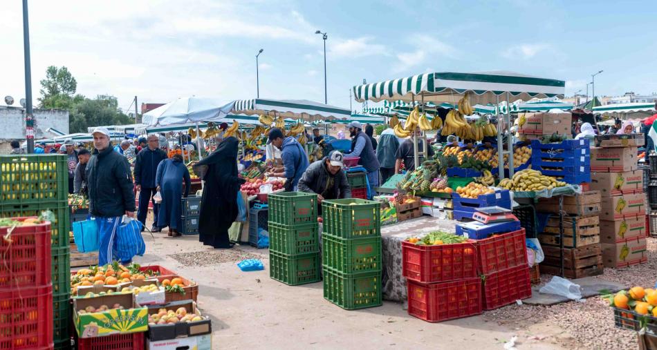 الحكومة تحدد 27 مدينة معنية بتسويق الفواكه والخضر خارج أسواق البيع بالجملة